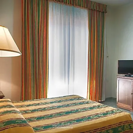 Arcobaleno Отель Пальми